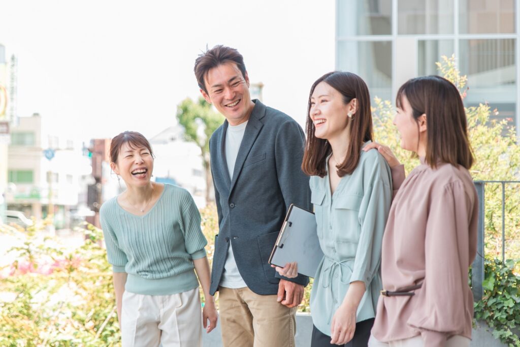 運動会の競技説明を受ける参加者